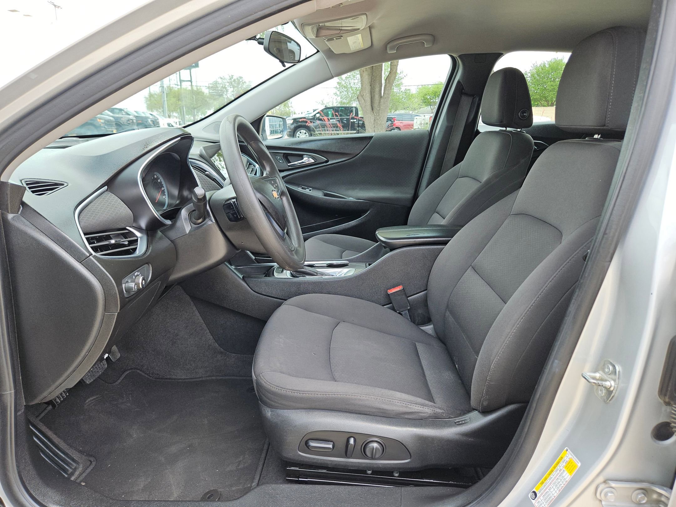 Used 2020 Chevrolet Malibu LT image 9