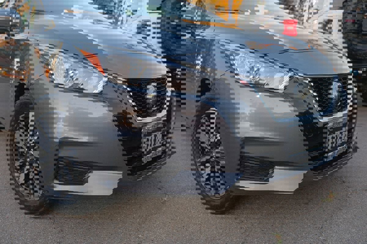 Used 2021 Nissan Versa SV image 7