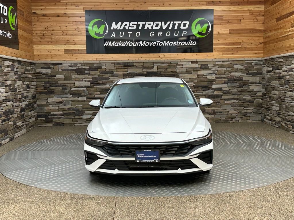 Certified 2024 Hyundai Elantra SE image 3