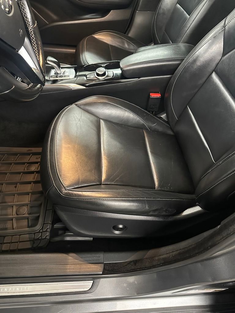 Used 2017 INFINITI QX30 Premium w/ Navigation Package image 14