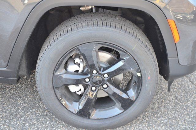 New 2025 Jeep Grand Cherokee Limited w/ Black Appearance Package image 9