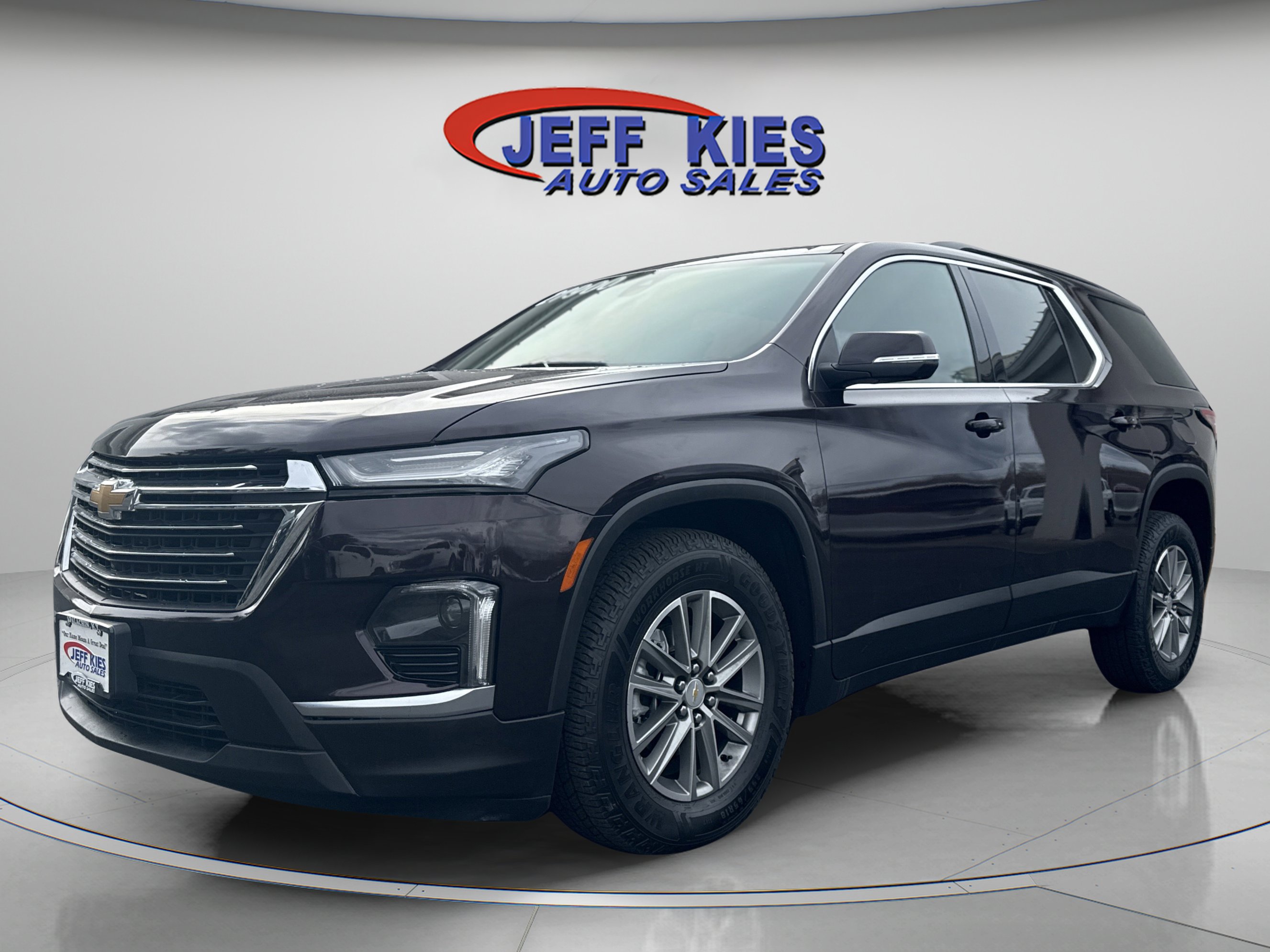 Used 2023 Chevrolet Traverse LT w/ Rear Camera Mirror Package