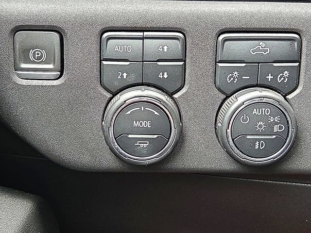 Used 2023 Chevrolet Silverado 1500 LT Trail Boss w/ Convenience Package II AWD/4WD image 21