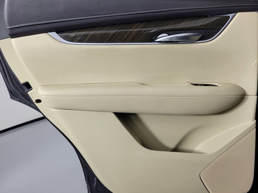 Used 2018 Cadillac XT5 FWD image 13