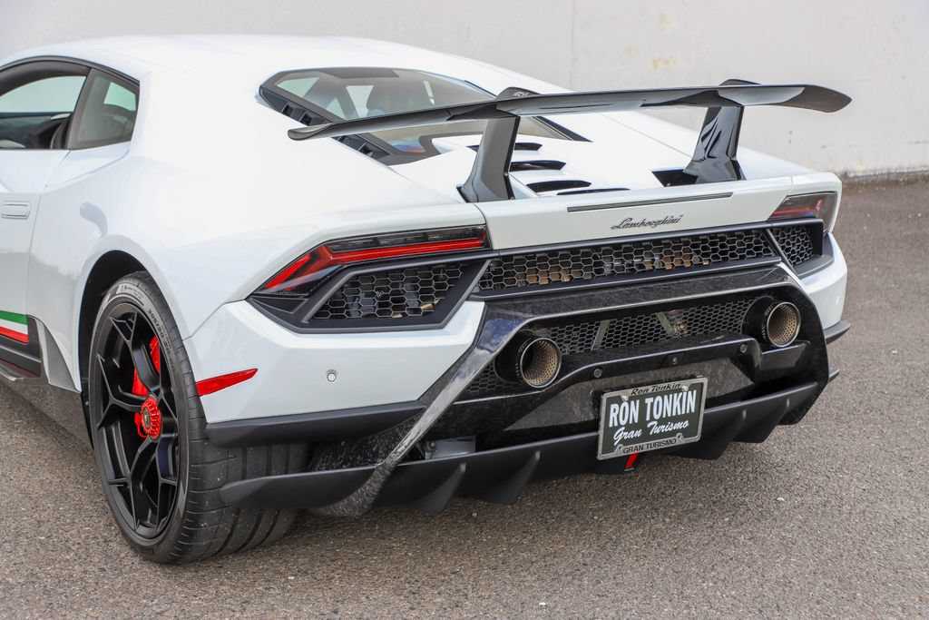 Used 2018 Lamborghini Huracan Performante AWD/4WD image 17