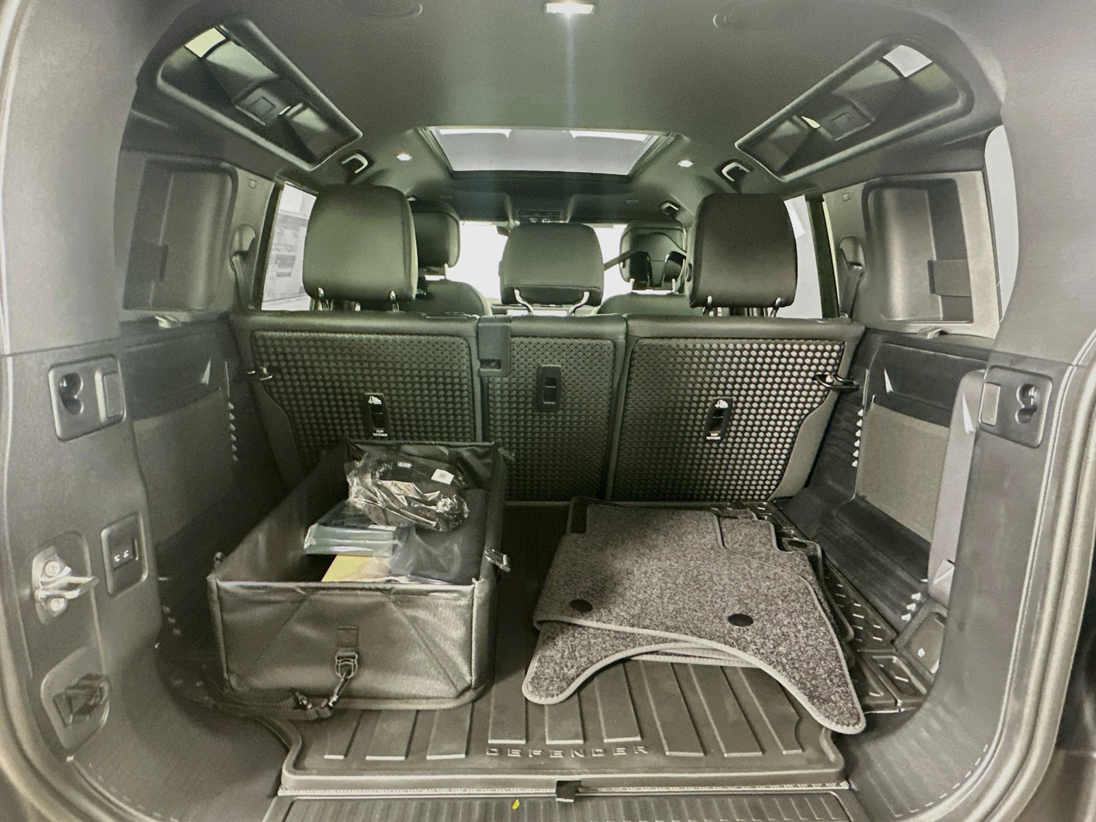 New 2026 Land Rover Defender 110 X-Dynamic SE AWD/4WD image 41