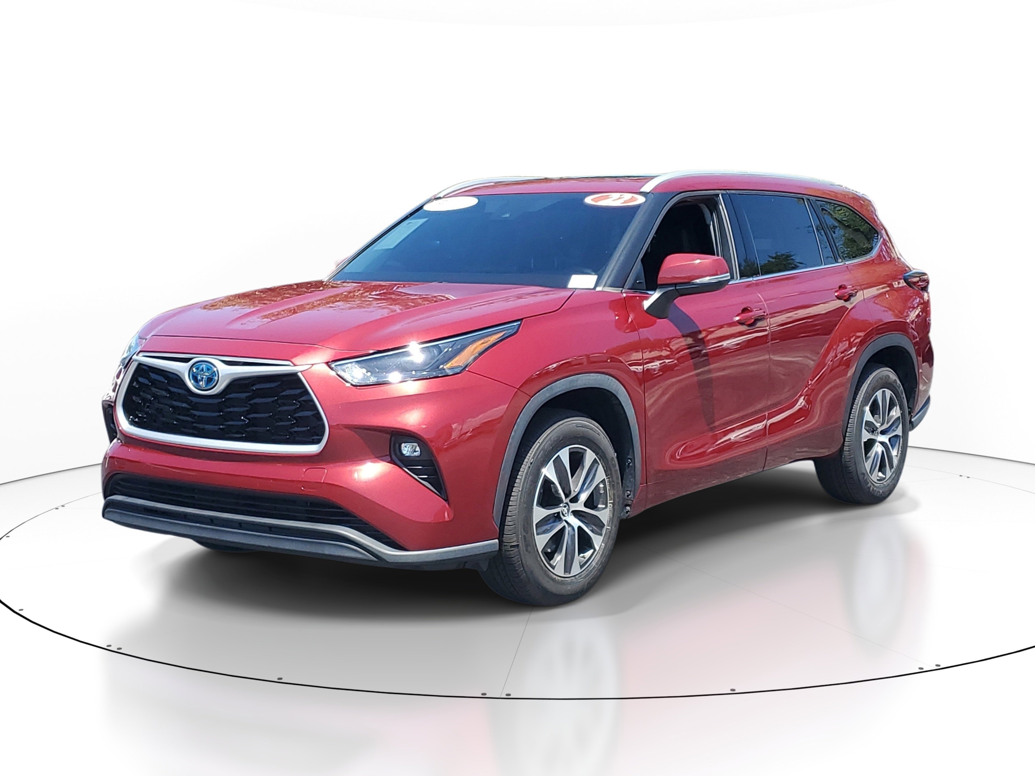 Used 2022 Toyota Highlander XLE FWD image 3