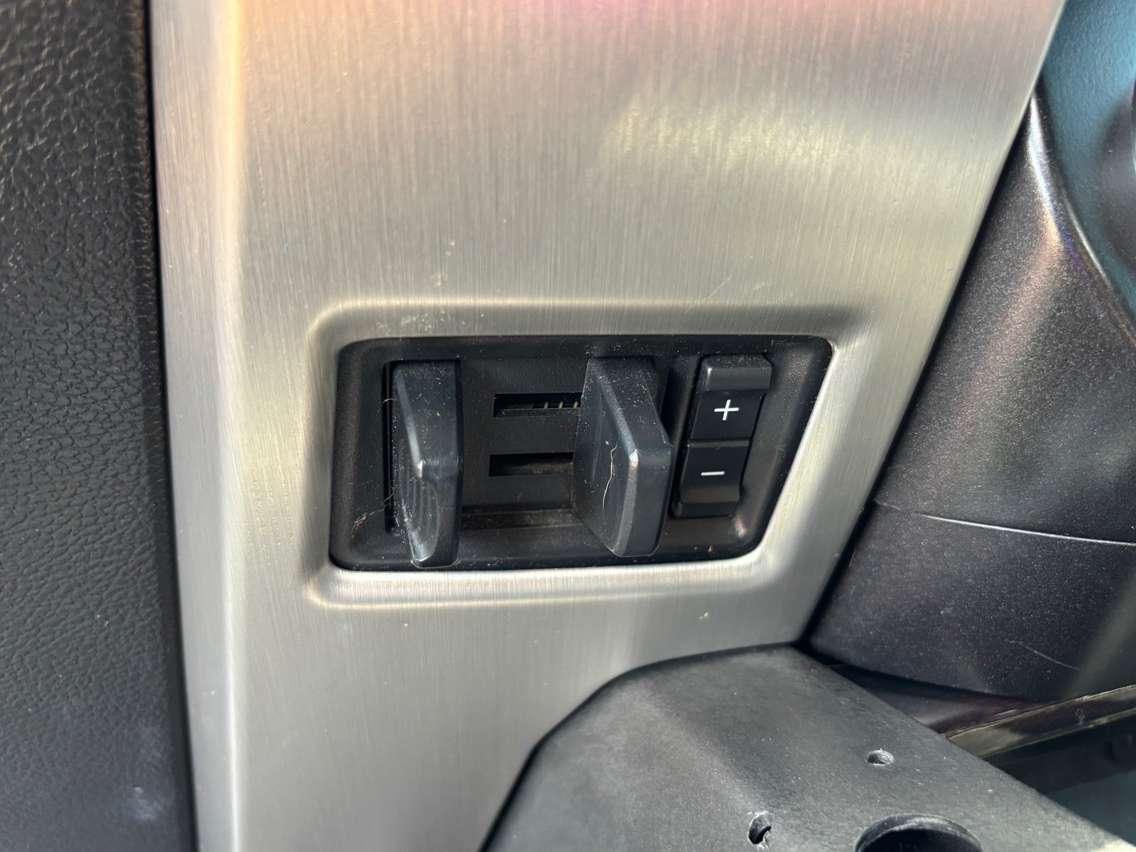Used 2015 Ford F150 Platinum w/ Equipment Group 701A Luxury AWD/4WD image 17