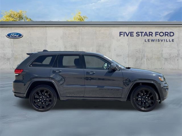 Used 2017 Jeep Grand Cherokee Altitude AWD/4WD image 3