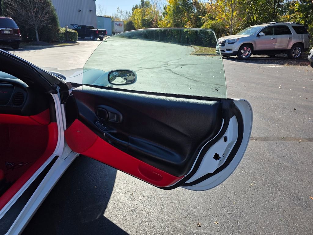 Used 2004 Chevrolet Corvette Coupe w/ Preferred Equipment Group image 34