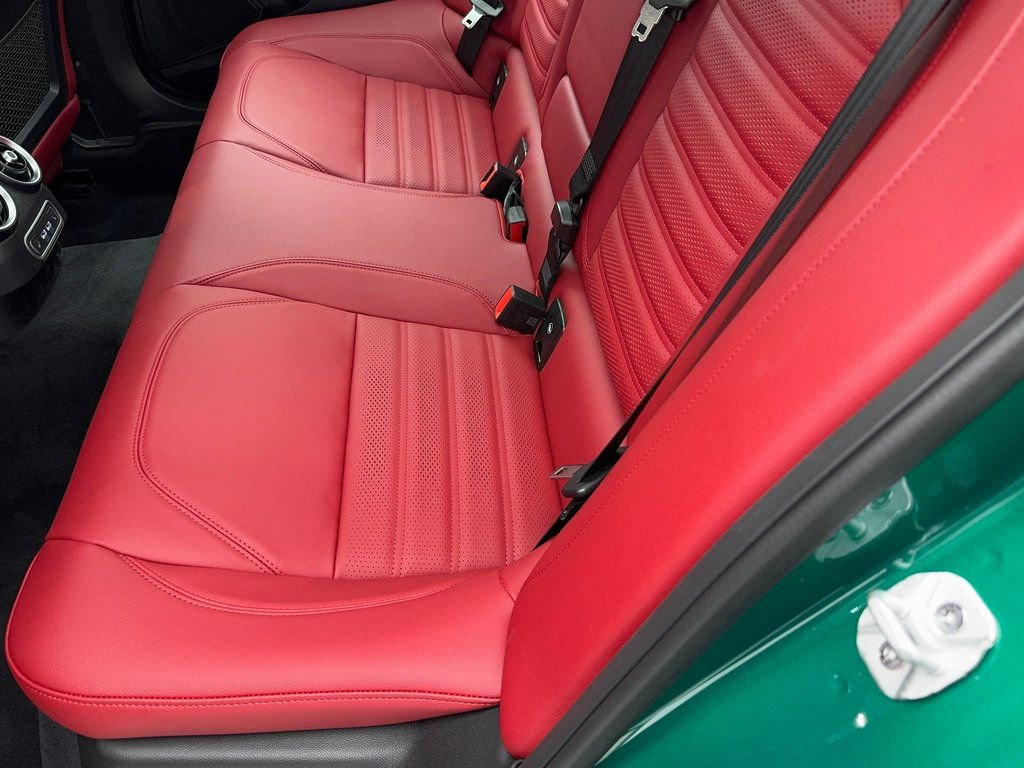 New 2025 Alfa Romeo Giulia Base image 39