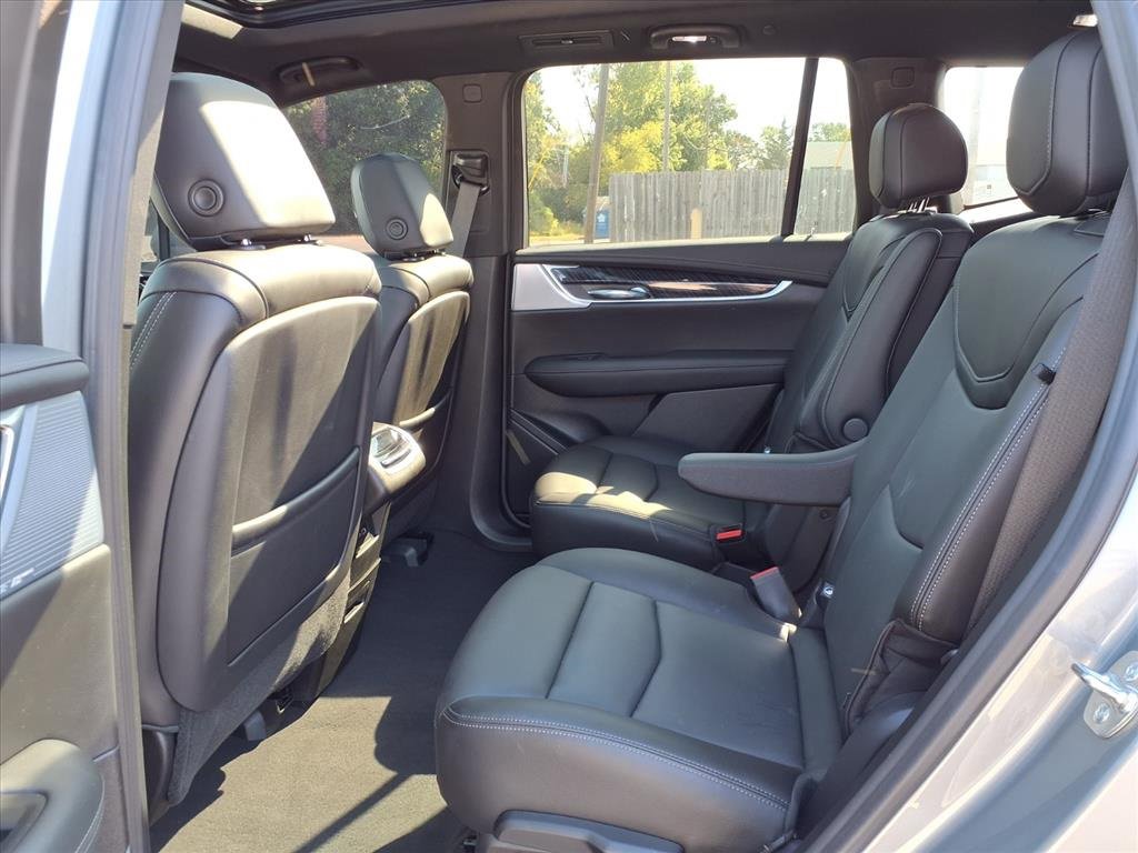 Used 2025 Cadillac XT6 Premium Luxury image 23