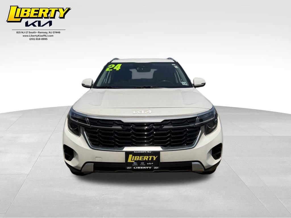 Used 2024 Kia Seltos EX AWD/4WD image 2