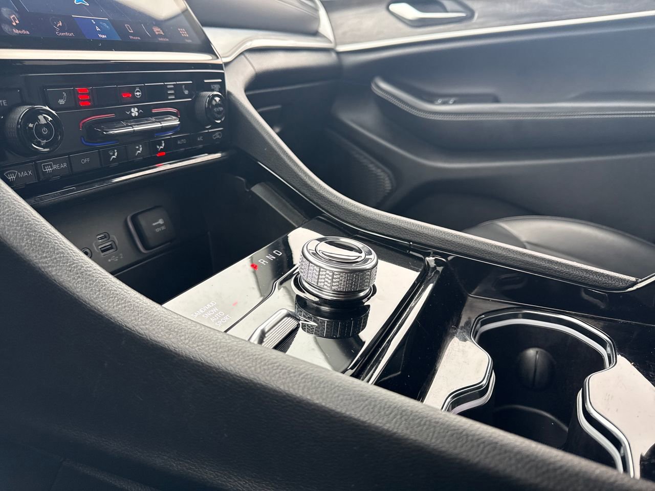 Used 2023 Jeep Grand Cherokee L Limited image 23