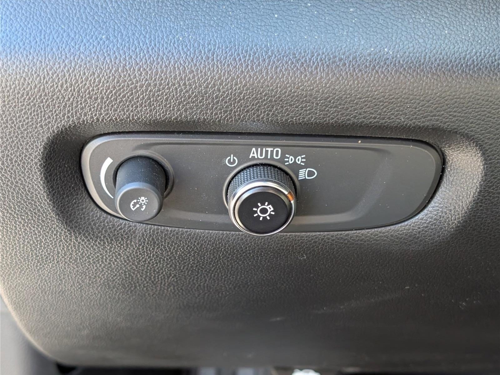 Used 2023 Chevrolet Traverse LS AWD/4WD image 21