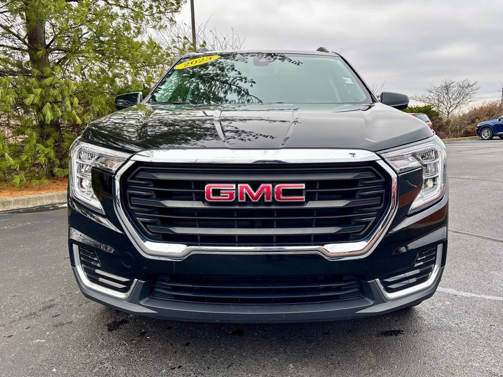 Used 2023 GMC Terrain SLE w/ Driver Convenience Package image 9