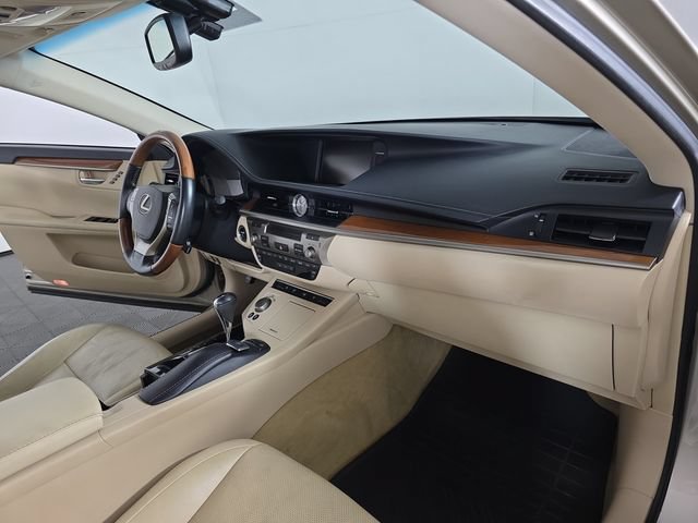 Used 2013 Lexus ES 300h w/ Luxury Pkg FWD image 29