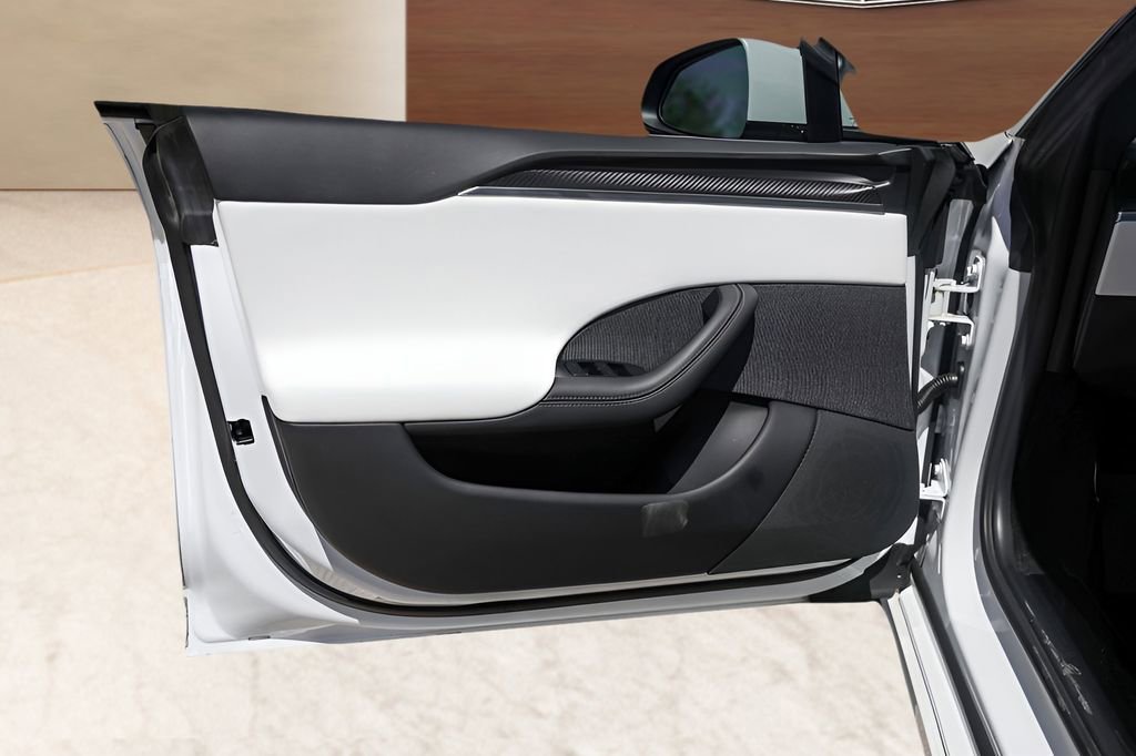 Used 2022 Tesla Model S Plaid image 18