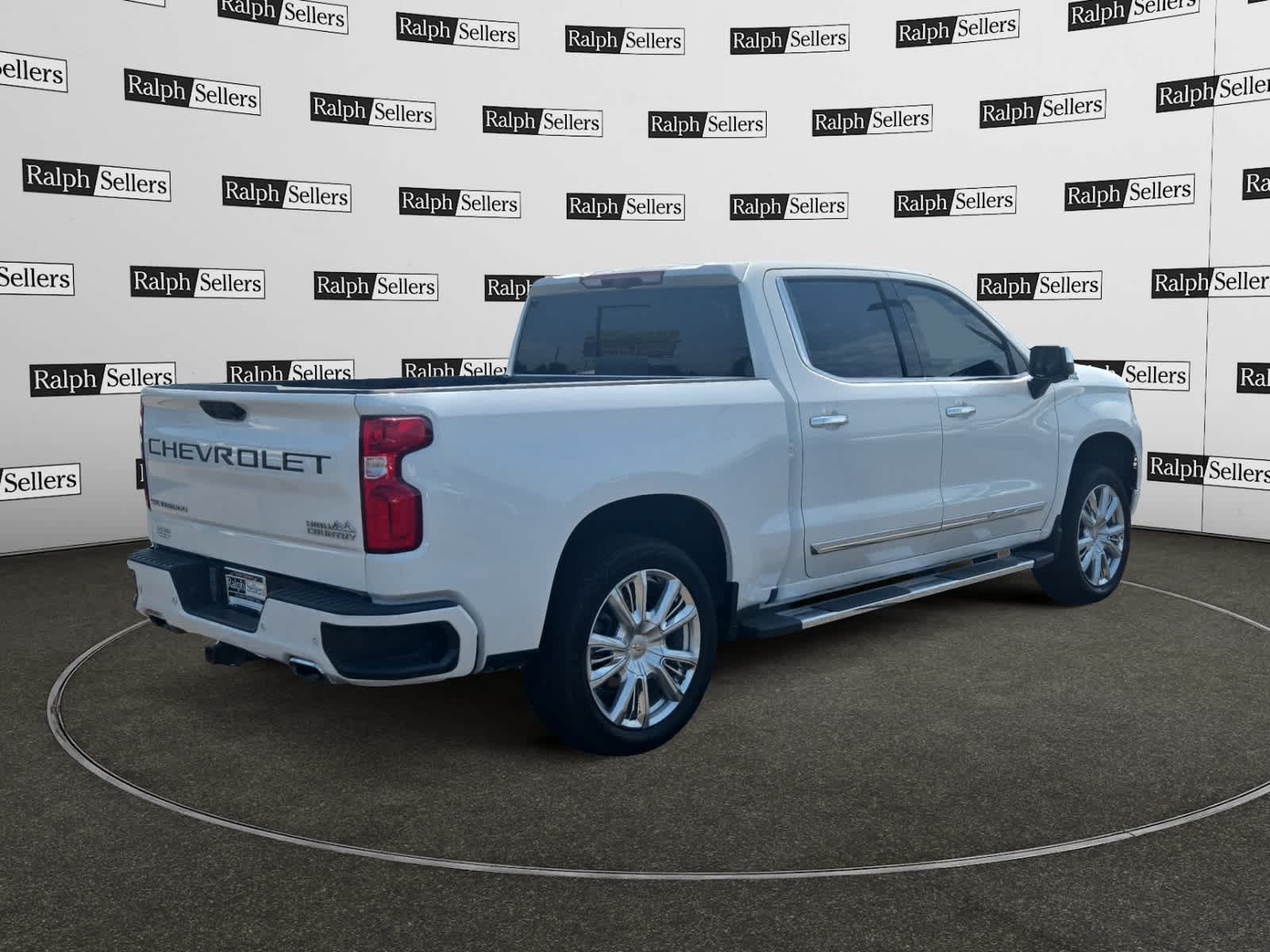 Used 2024 Chevrolet Silverado 1500 High Country w/ High Country Premium Package AWD/4WD image 6