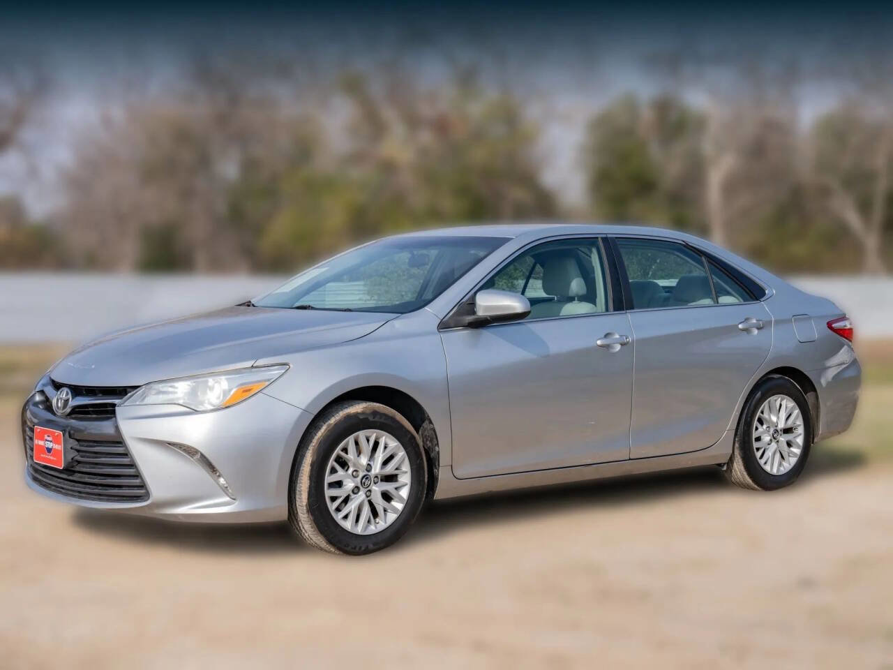 Used 2017 Toyota Camry LE image 1