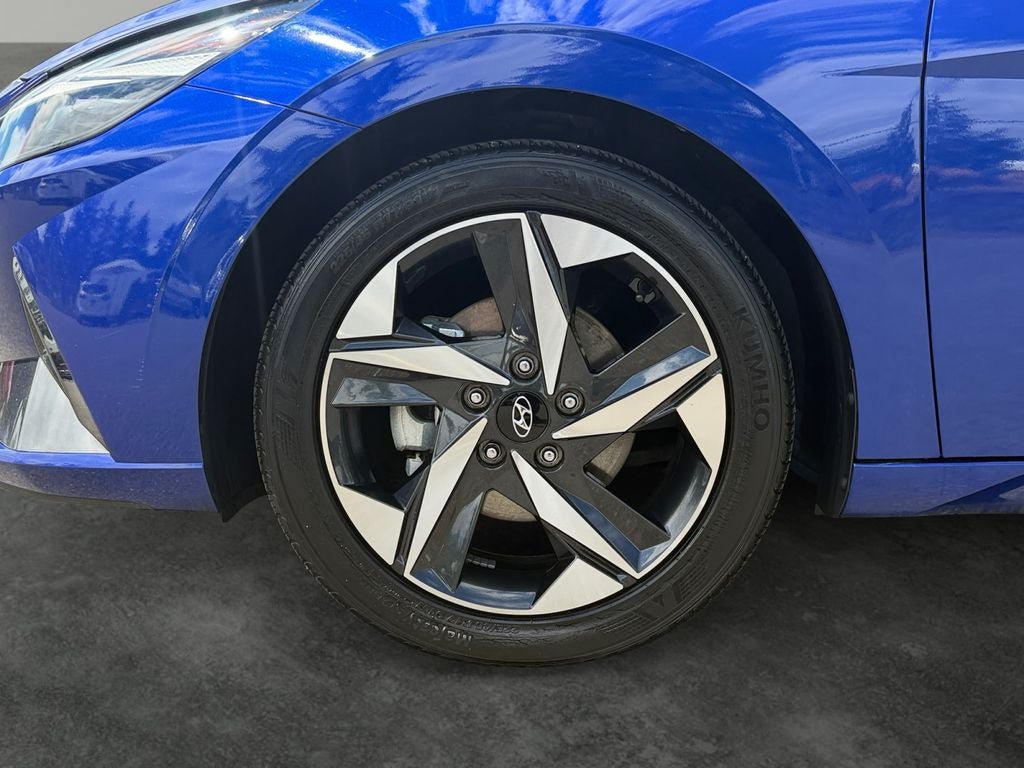 Used 2023 Hyundai Elantra Limited w/ Cargo Package FWD image 4