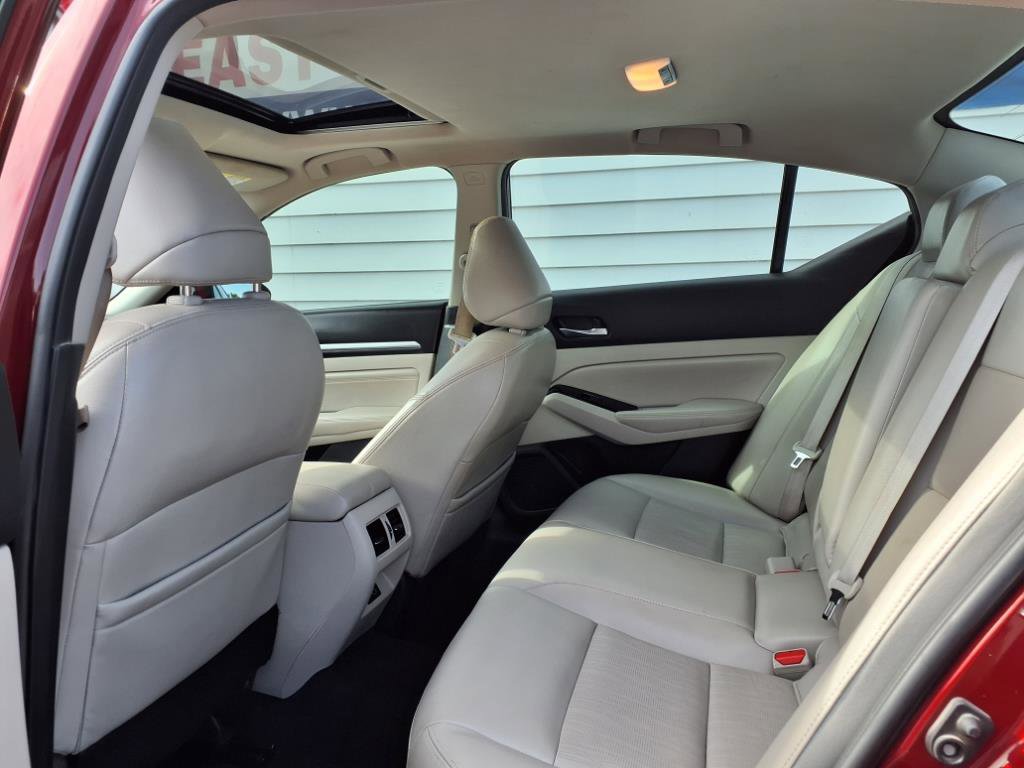 Used 2021 Nissan Altima 2.5 Platinum image 12