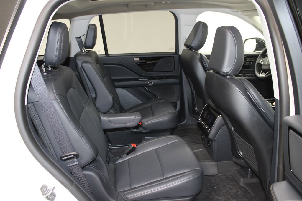 New 2026 Lincoln Aviator AWD image 32