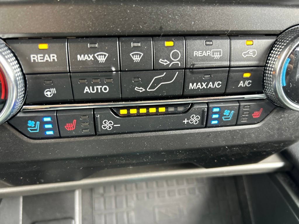 Used 2019 Ford Expedition Max XLT w/ Equipment Group 202A AWD/4WD image 34