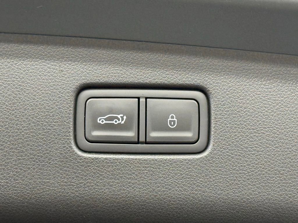 Used 2026 Genesis GV70 2.5T Advanced image 12