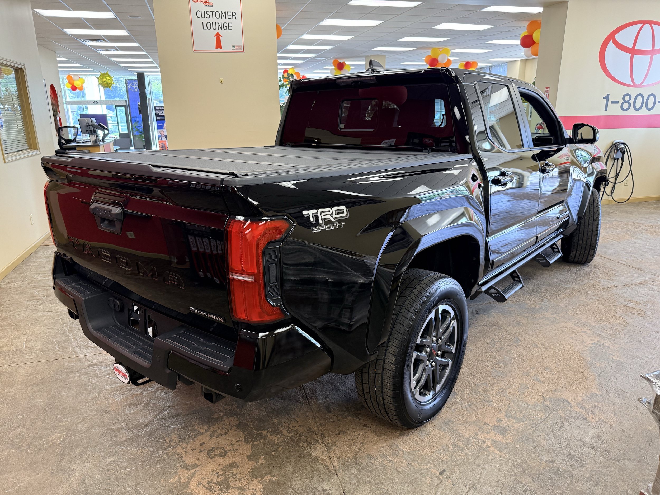 Used 2024 Toyota Tacoma TRD Sport w/ TRD Sport Premium Package AWD/4WD image 18