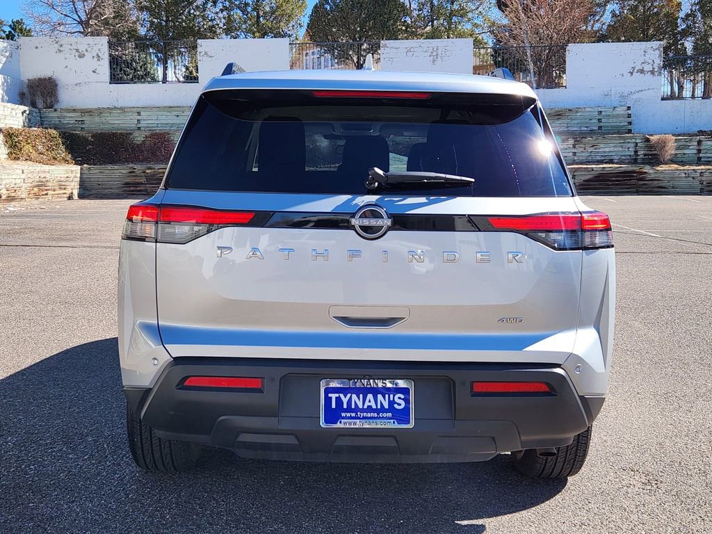 Used 2025 Nissan Pathfinder SV image 4