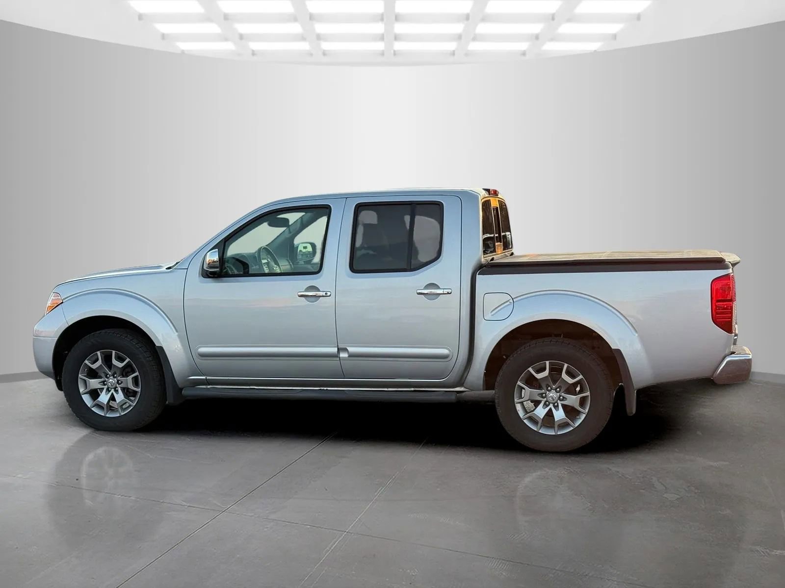 Used 2019 Nissan Frontier SL image 8