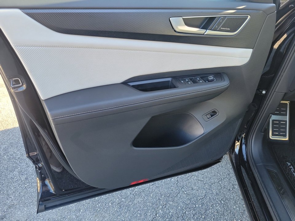 Certified 2025 Volkswagen Atlas Cross Sport SEL Premium R-Line image 36