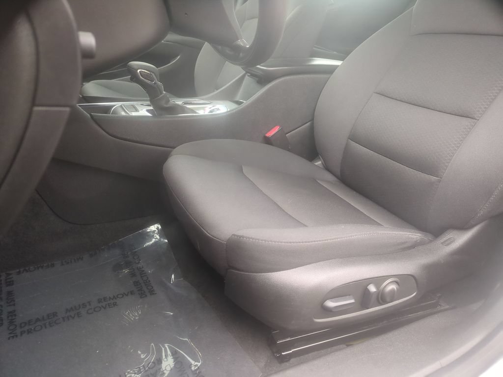 Used 2024 Chevrolet Malibu LT FWD image 14