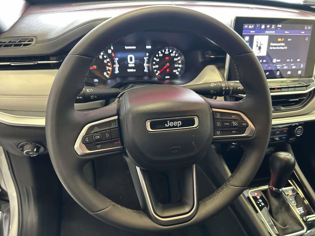 Used 2025 Jeep Compass Limited AWD/4WD image 19