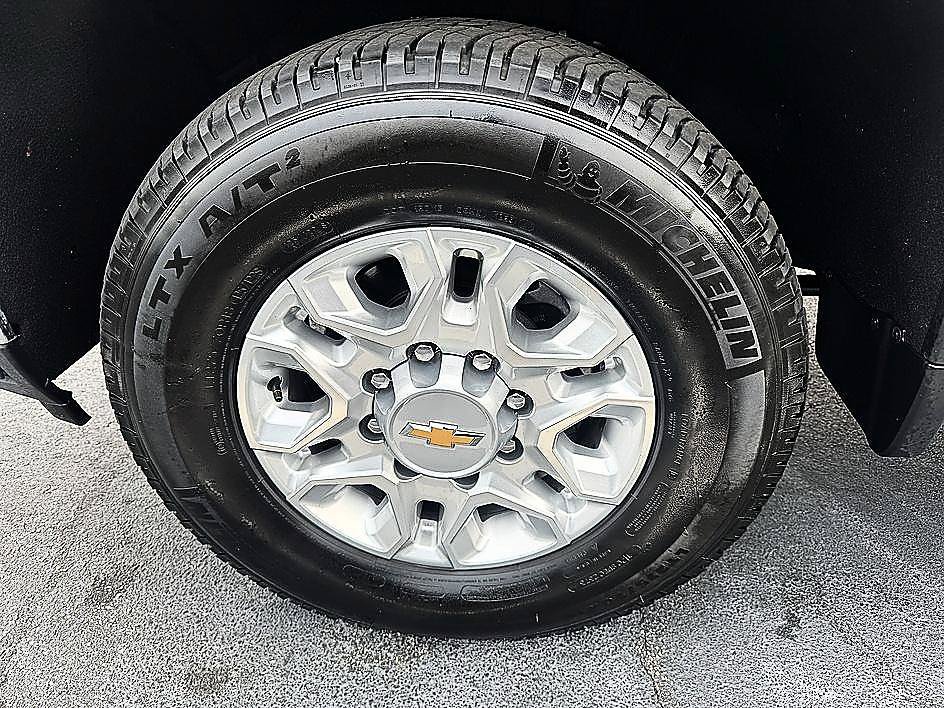 Used 2025 Chevrolet Silverado 2500 LTZ w/ LTZ Premium Package AWD/4WD image 24