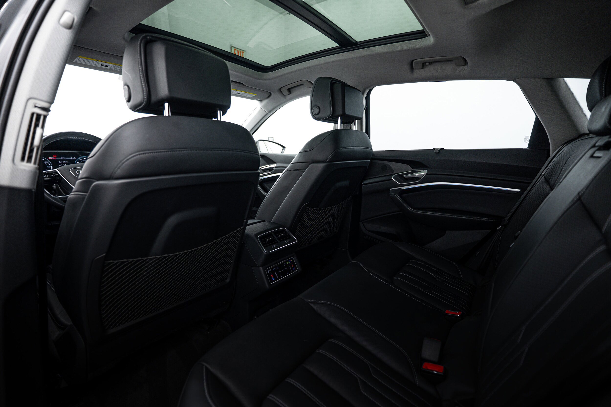 Certified 2024 Audi Q8 e-tron Prestige image 17