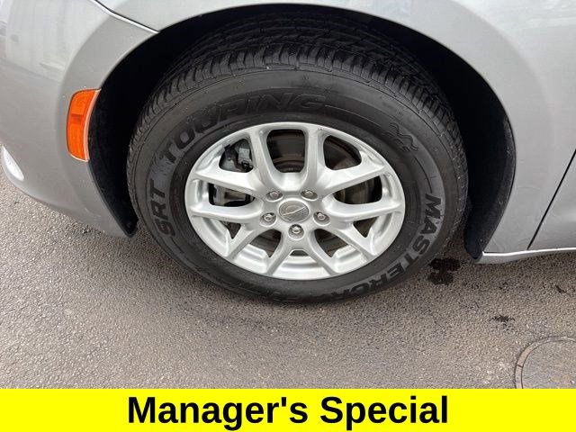 Used 2020 Chrysler Voyager Lxi image 46