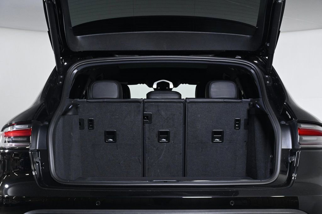 Certified 2024 Porsche Macan image 24