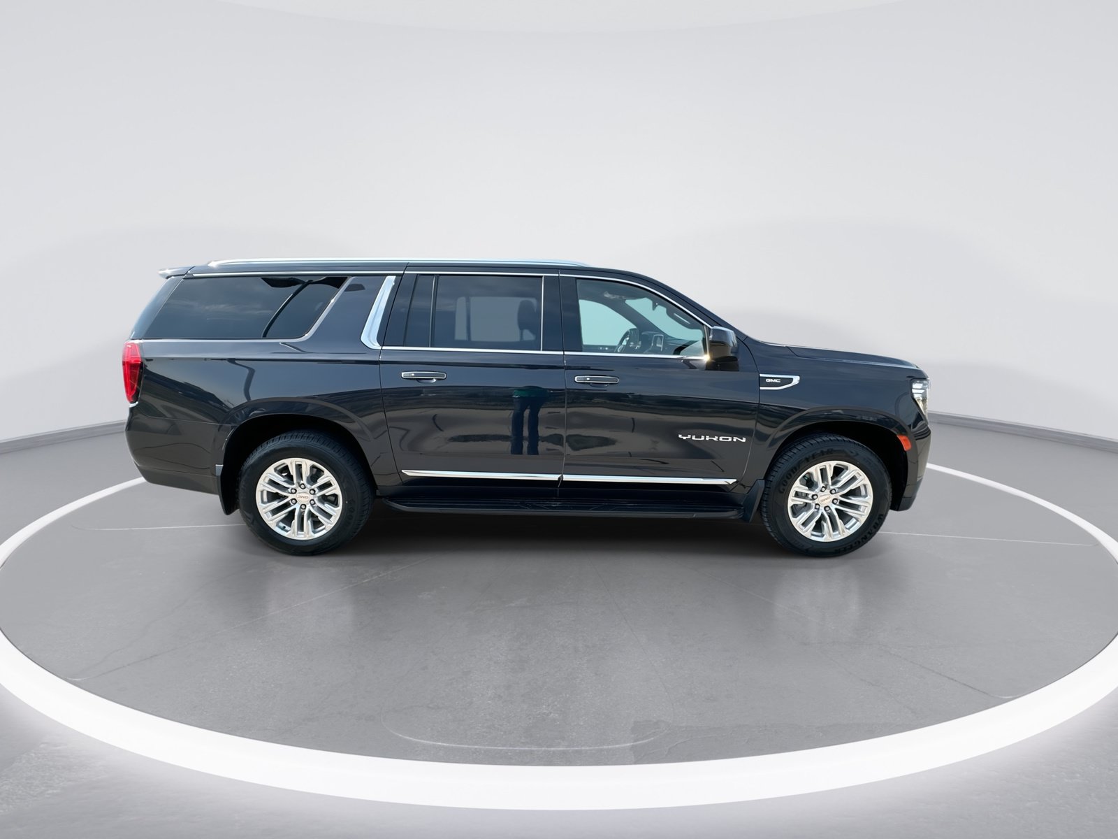 Certified 2023 GMC Yukon XL SLT AWD/4WD image 9