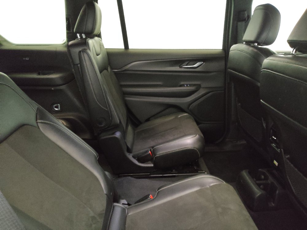 Used 2023 Jeep Grand Cherokee L Laredo AWD/4WD image 19