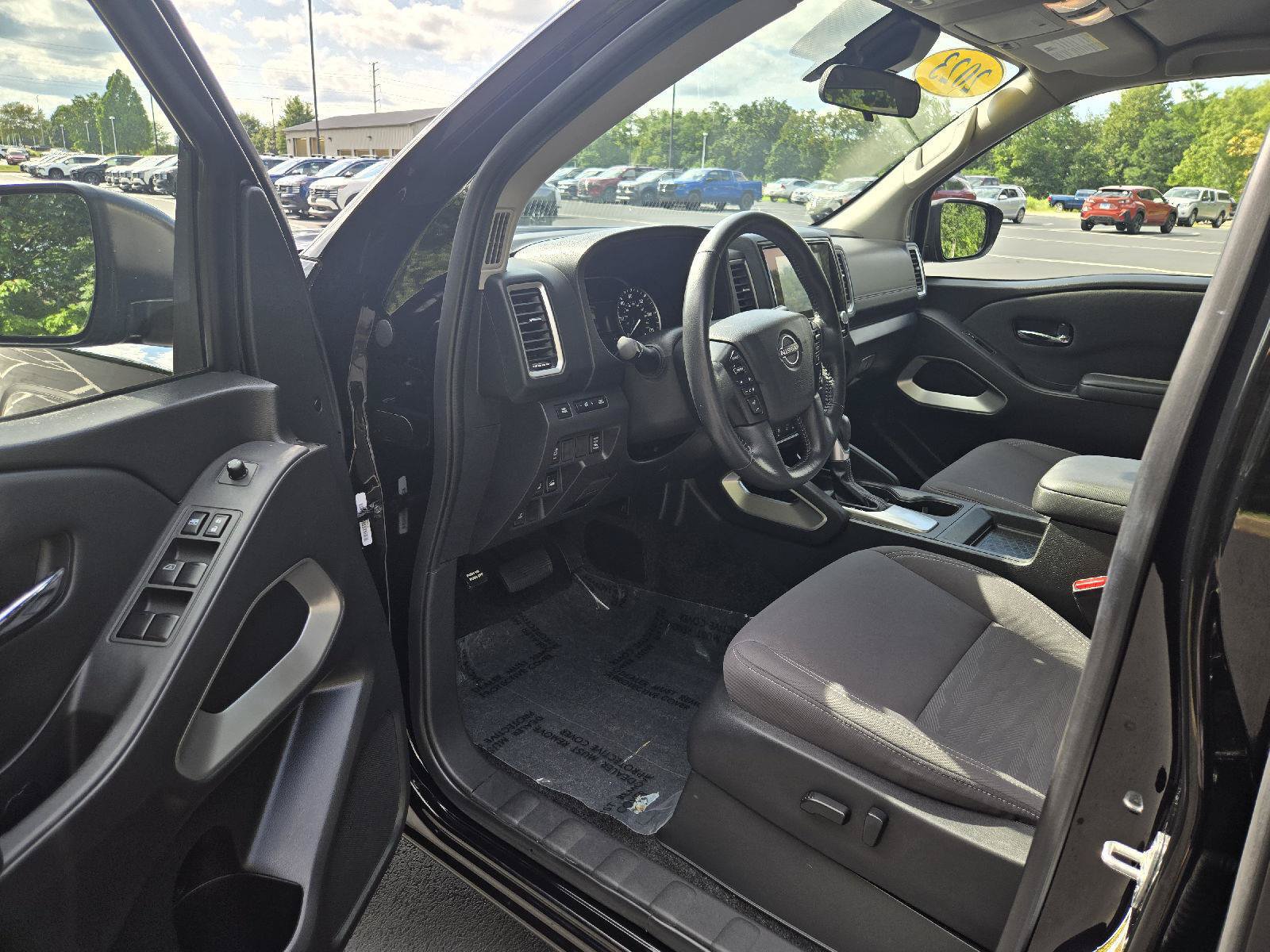 Used 2023 Nissan Frontier SV w/ SV Convenience Package AWD/4WD image 10
