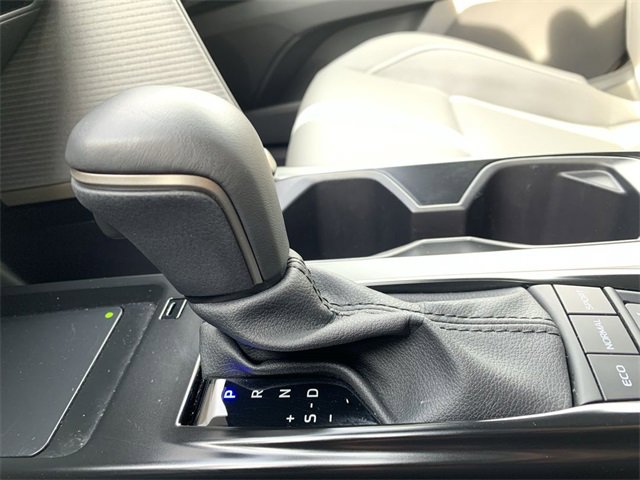 Used 2025 Toyota Camry SE image 25