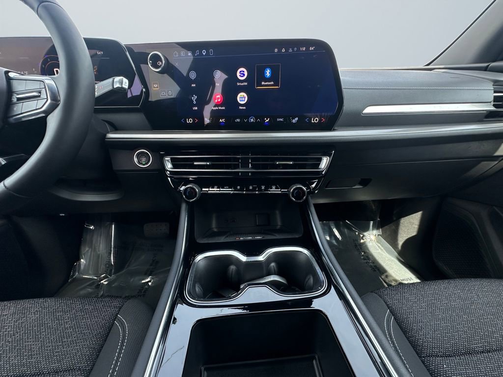 Used 2026 Chevrolet Traverse LT image 11