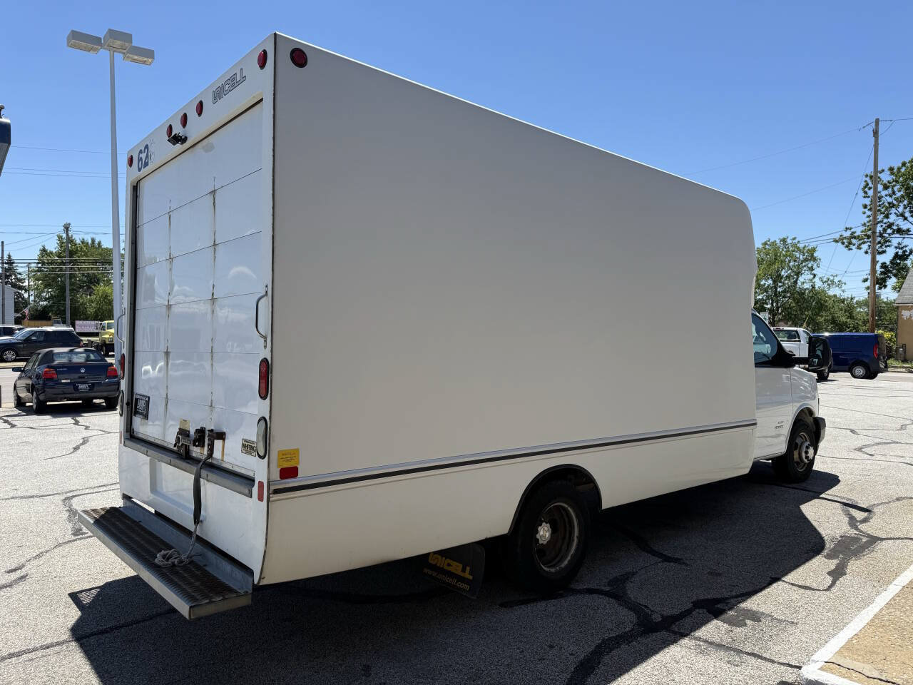 Used 2018 Chevrolet Express 4500 Extended w/ Driver Convenience Package RWD image 8