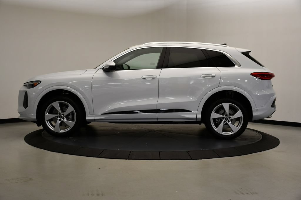 Used 2025 Audi Q5 Premium Plus w/ Premium Plus AWD/4WD image 2