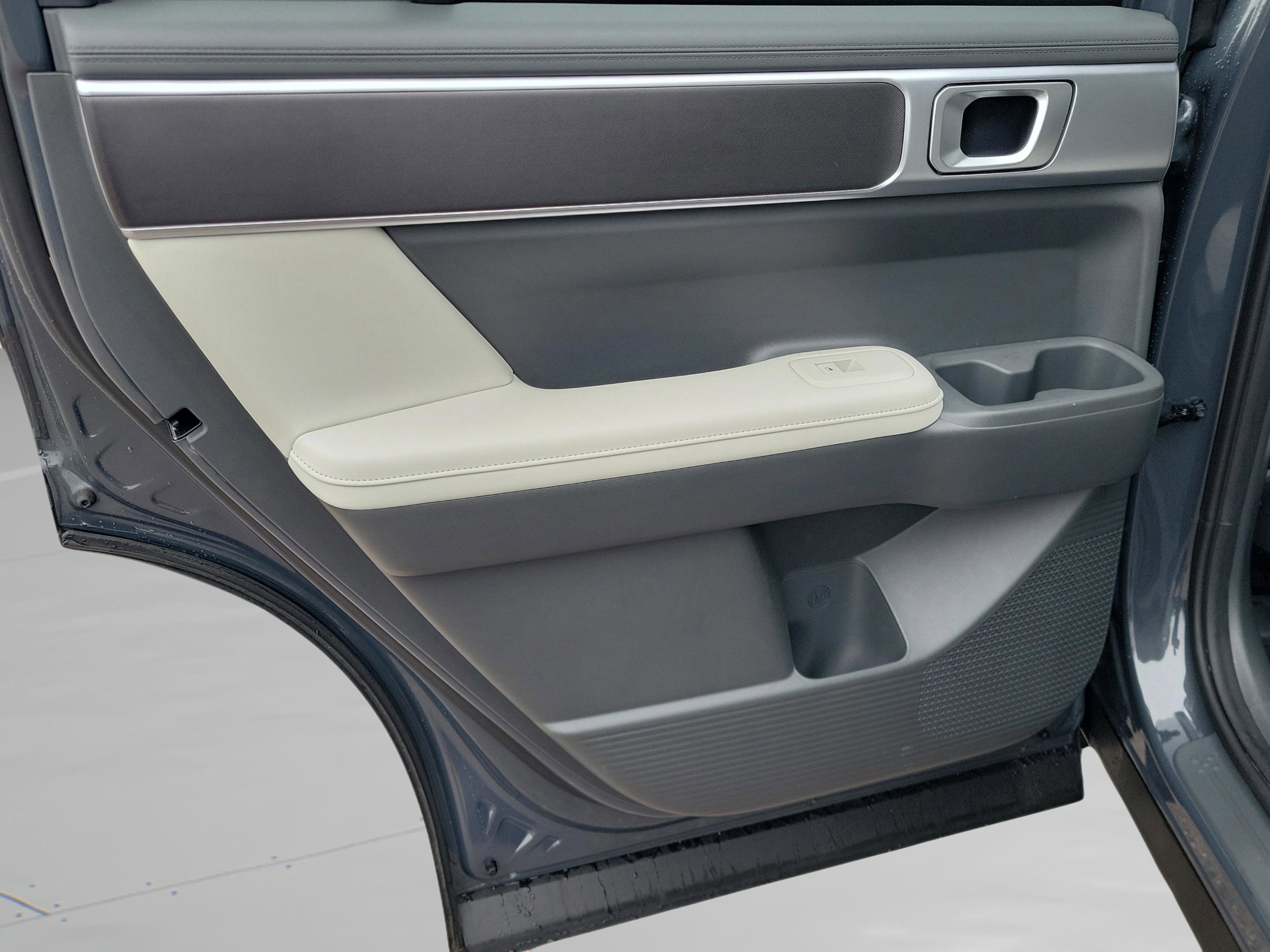 Used 2025 Hyundai Santa Fe SEL image 11