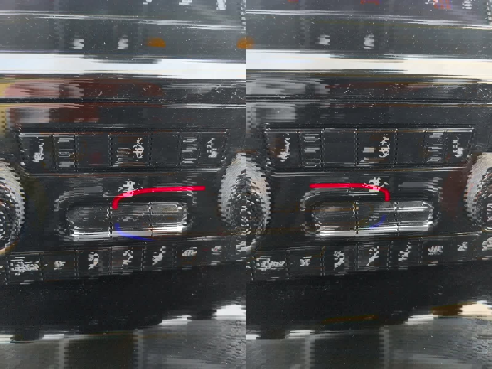 Used 2024 Jeep Grand Cherokee L Laredo w/ Luxury Tech Group I image 2