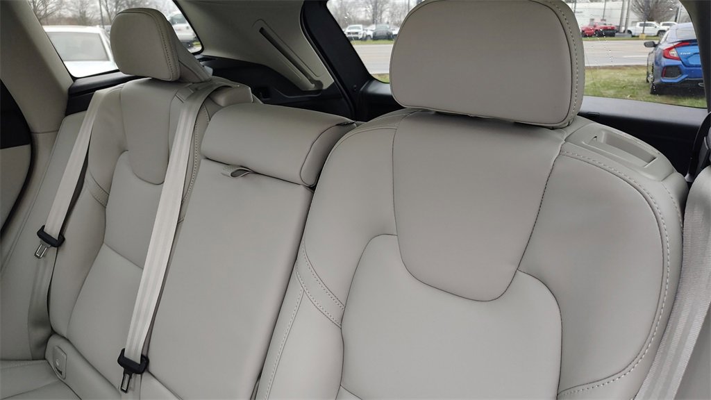 New 2026 Volvo XC60 B5 Ultra w/ Climate Package image 28