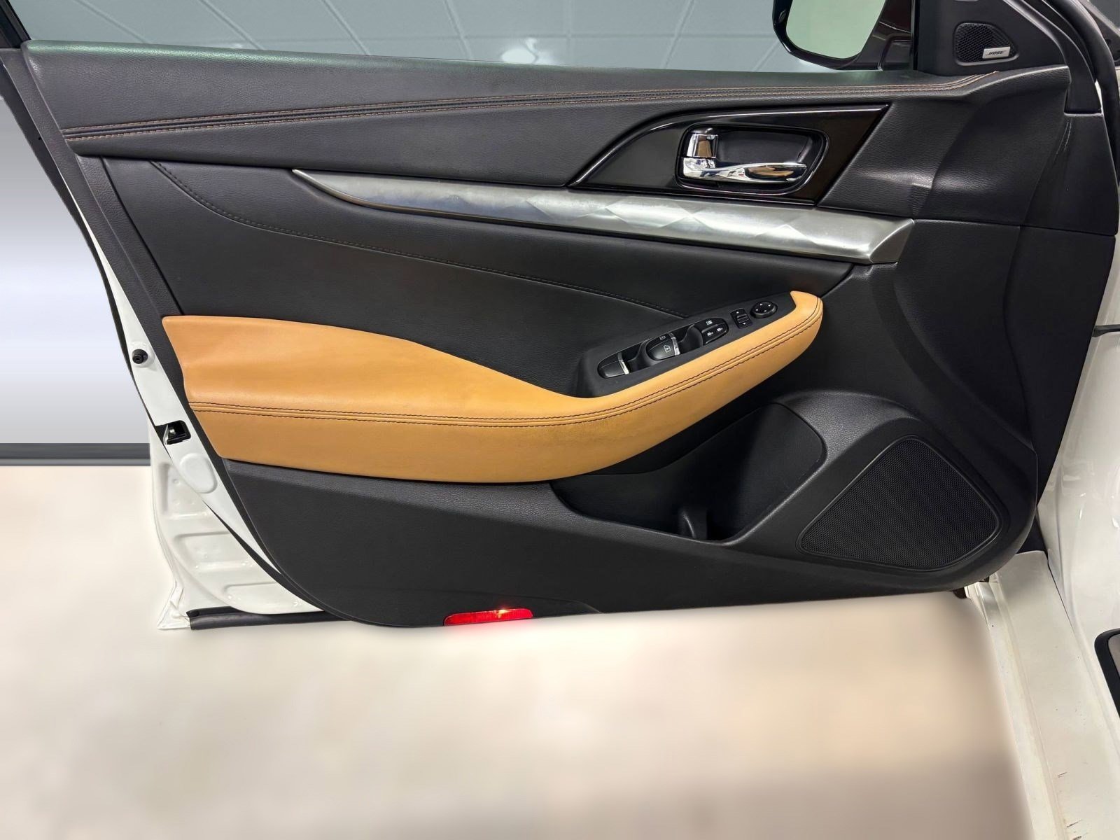 Used 2017 Nissan Maxima SR image 11